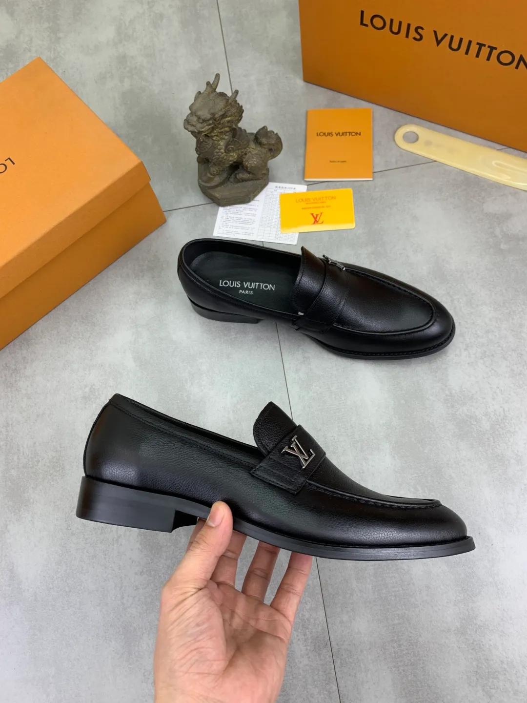 Men's Men's Shoes 💰P420 [New Style] 💰Yangli💎💎💎[Louis Vuitton] LV high-end men's formal business leather shoes, original order 1:1! Original imported calfskin, original metal buckle, imported sheepskin lining for feet, original outsole, men's shoe size: 39-45 (38.46 customized) black optional